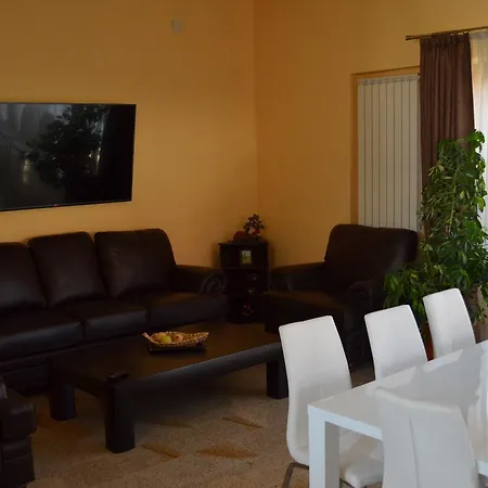 Pensiunea Koruna Farm stay *