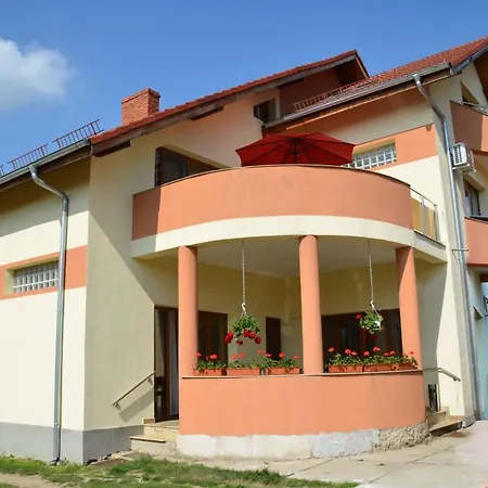 Farm stay Pensiunea Koruna Poenari